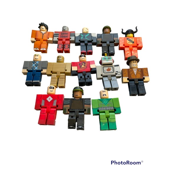 Roblox 13 Toy action Figures - Picture 1 of 3